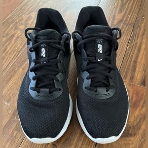 Nike men’s size 9 running shoes